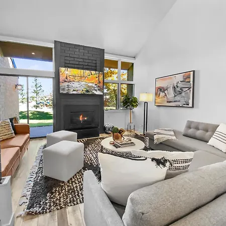 1674 Captain Mollys Hideout! Walk To Slopes! Hottub Pool! By Skyrun Park City